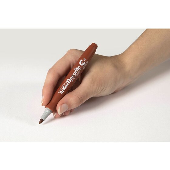 Hand writing with an Artline Decorite 1.0mm Brown marker
