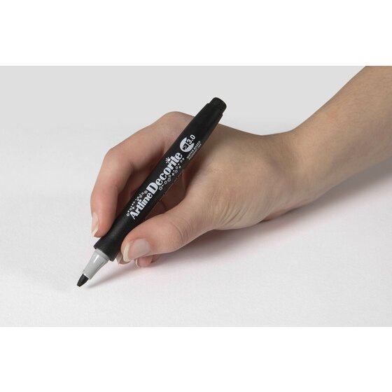 Hand writing with an Artline Decorite 3.0mm Black marker