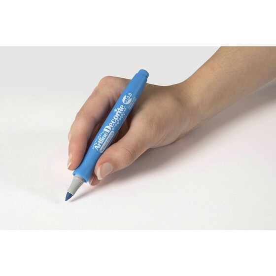 Hand writing with an Artline Decorite 3.0mm Metallic Blue marker