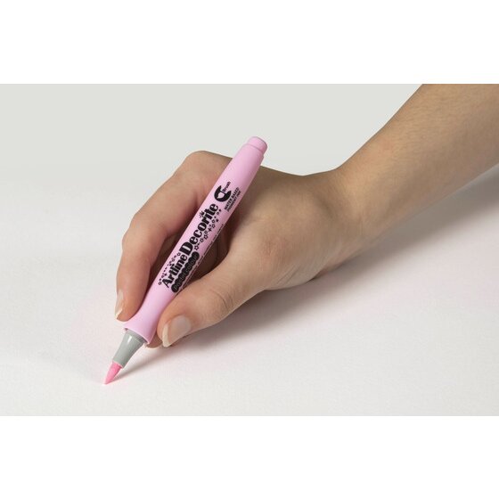 Hand writing with an Artline Decorite Brush Pastel Pink marker